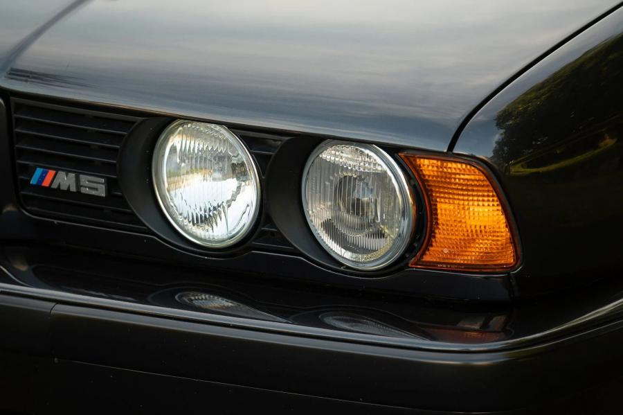 Детали экстерьера BMW M5 Touring (E34) 1992 года  (EU) (фото 29 из 94)